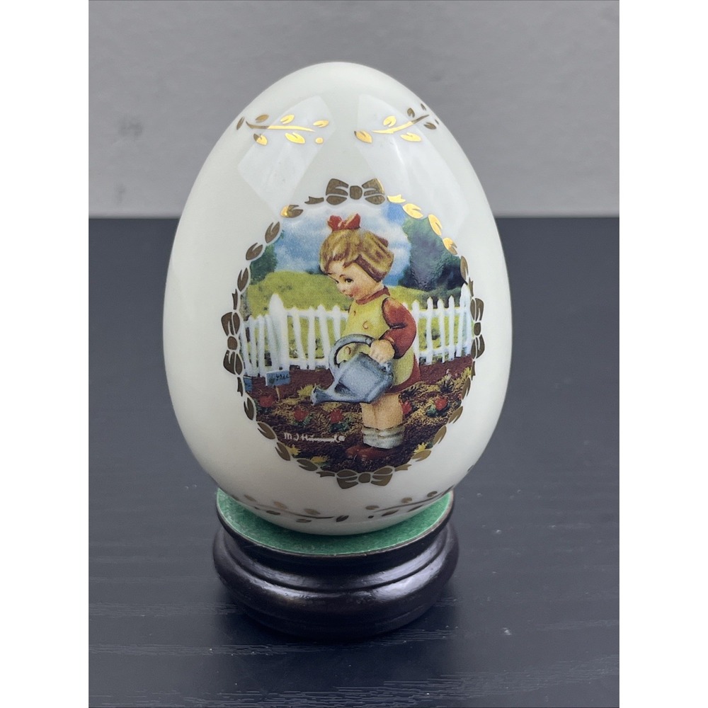 1994 M.J. Hummel "Little Gardener" Porcelain Egg Danbury Mint Goebel w/ Stand